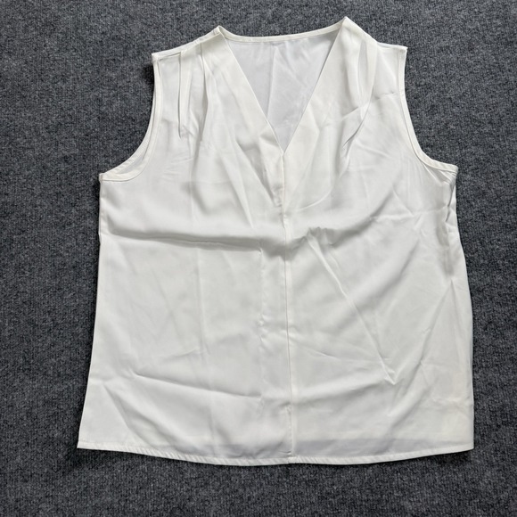 The Unbranded Brand Tops - White Sleeveless V-Neck‎ Blouse Tank Top Vest Lightweight Button Front Sz Large